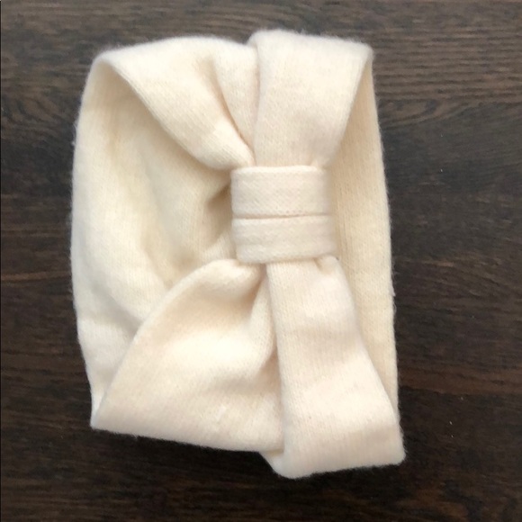Saks Fifth Avenue like new soft headband/head wrap - Picture 2 of 4